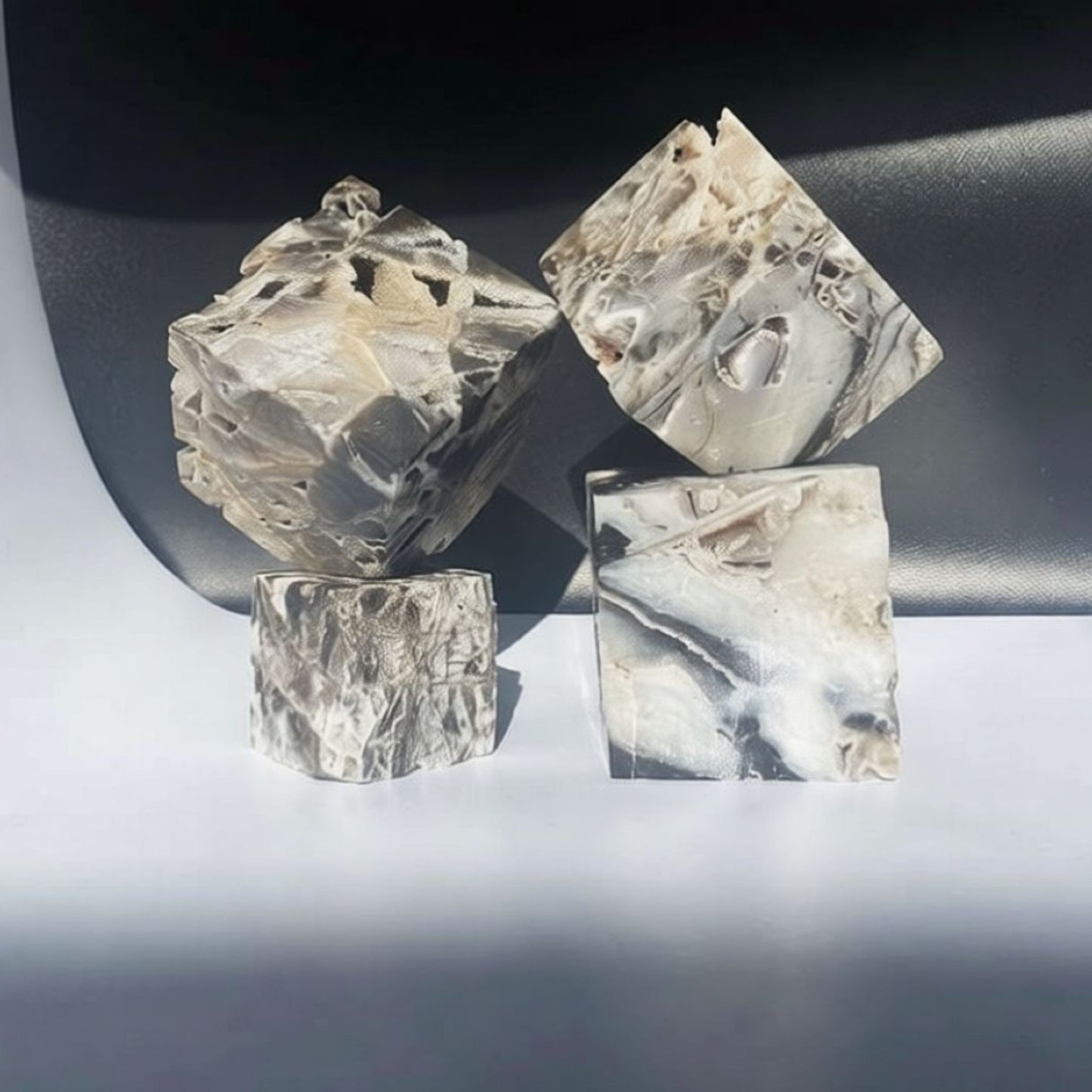 ADORE ME - Oil Diffuser Crystal with Ancient Oud Fragrance 10ml - COMING SOON